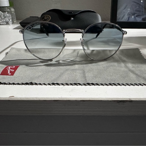 Ray-Ban Circle Grayish/Blueish Tint Sunglasses - Picture 3 of 7
